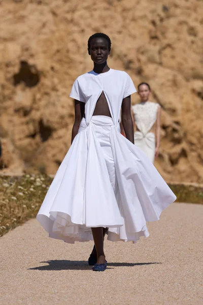 Look 28